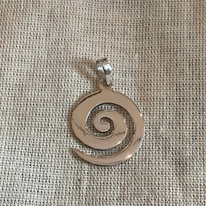 Flat Swirl Pendant