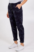 MAGIC Camo Trousers XL-XXL / 16-20